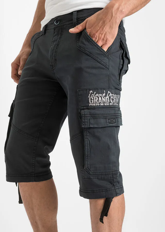 Bermudas largas con bolsillos cargo, corte regular Negro estampado