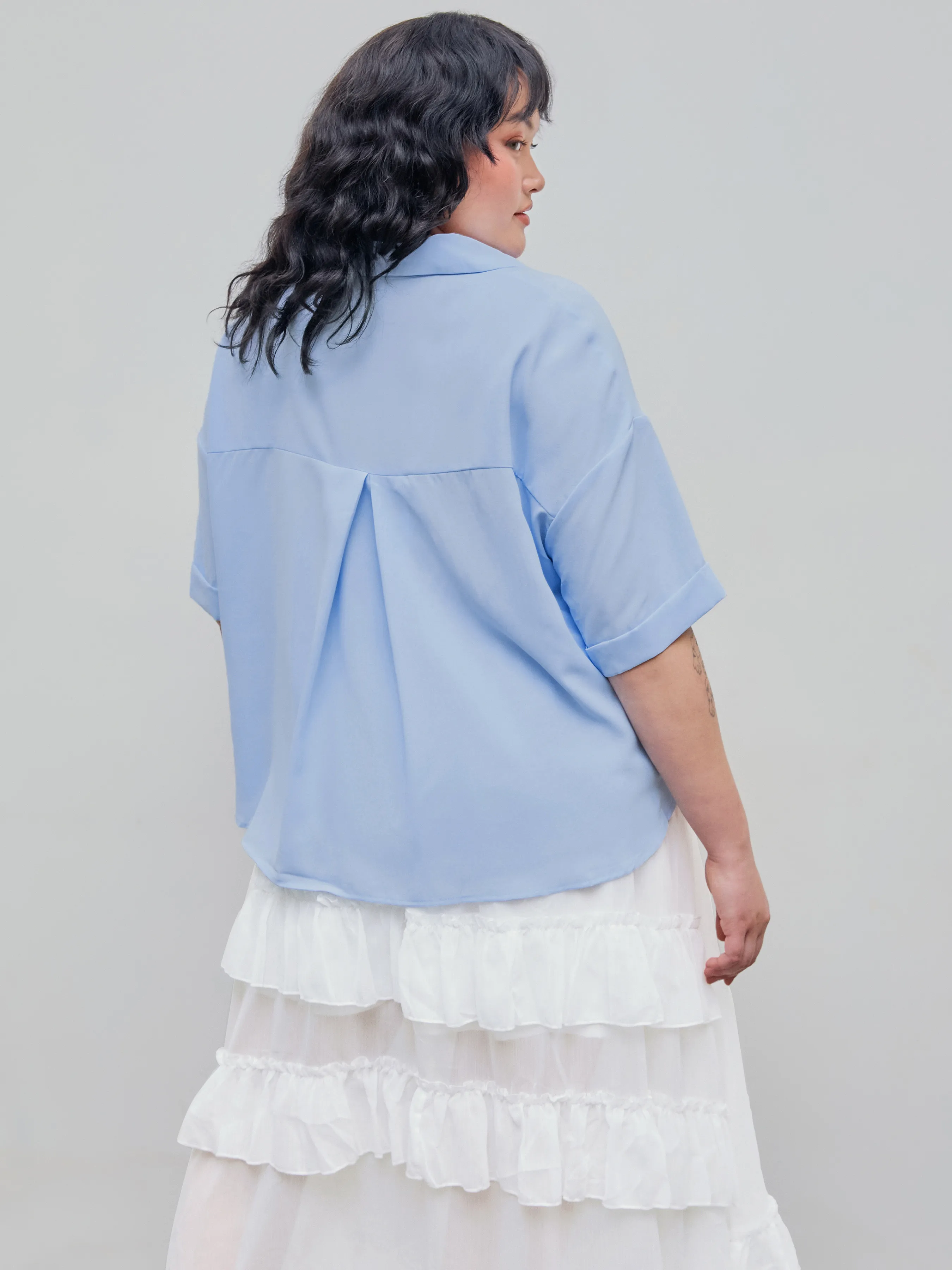  Blusa de Manga Corta con Bolsillo en el Cuello Curvy