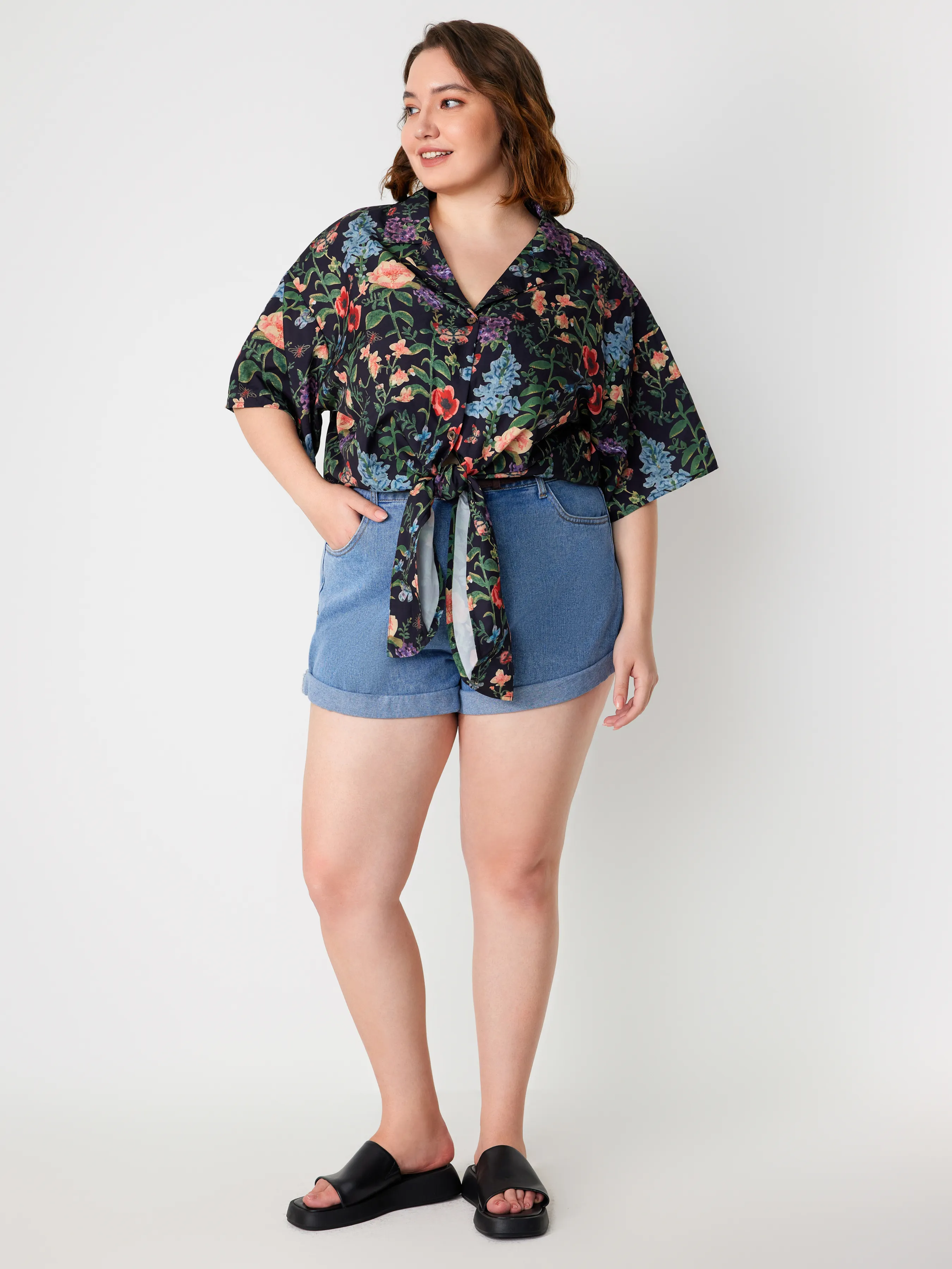 Blusa Floral con Lazo en el Frente de Manga Corta Curvy