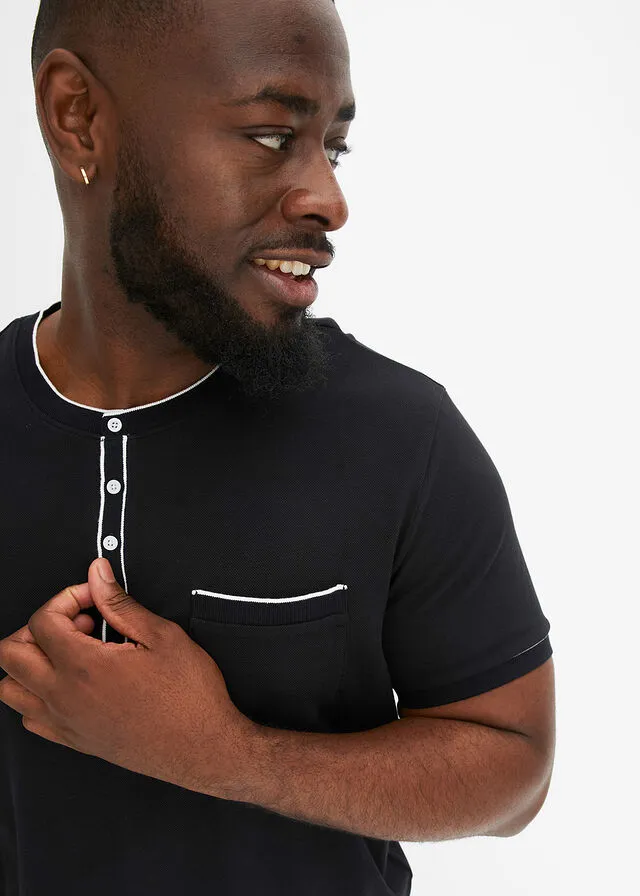 Camiseta con cuello henley Negro