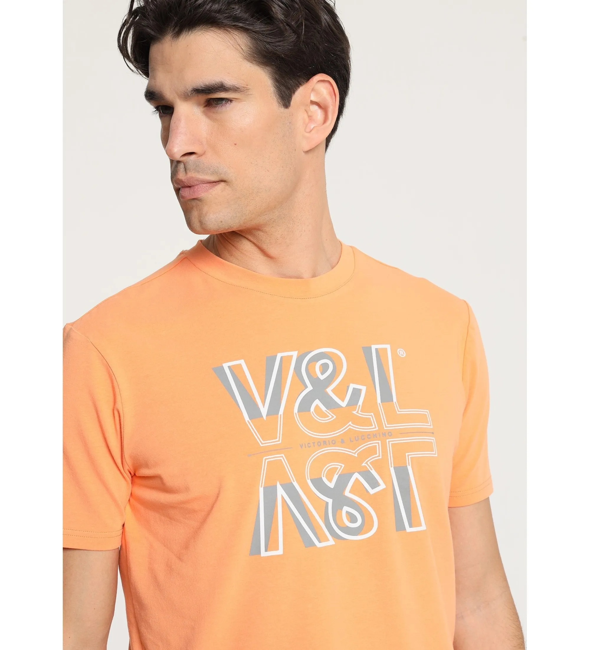 Camiseta de manga corta basica con Grafica en el pecho naranja