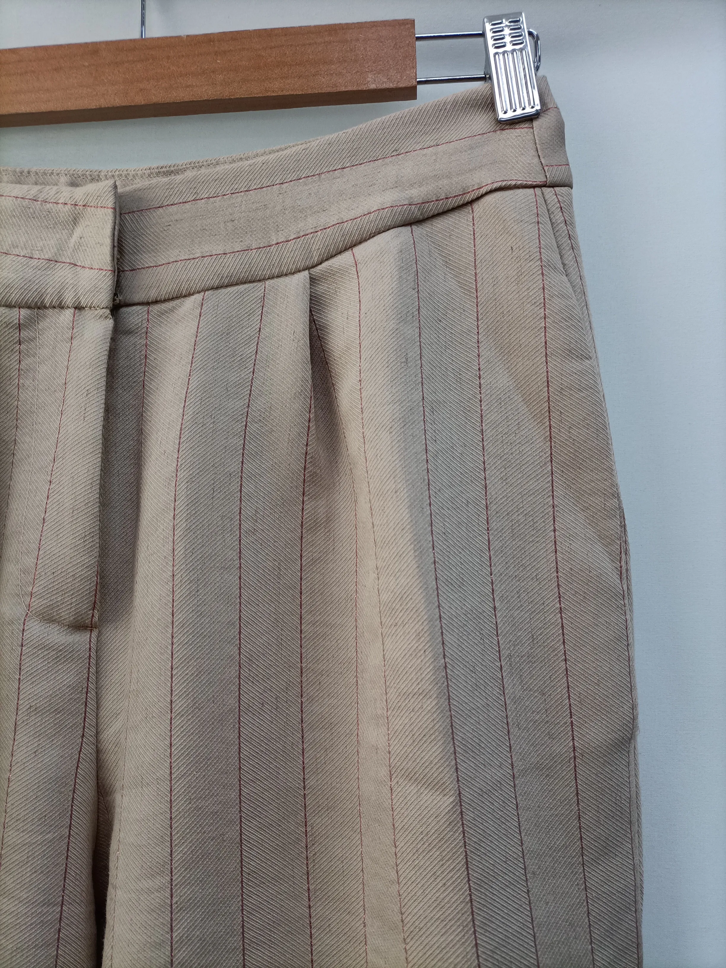 CHIRIBITA. Pantalón beige rayas T.34