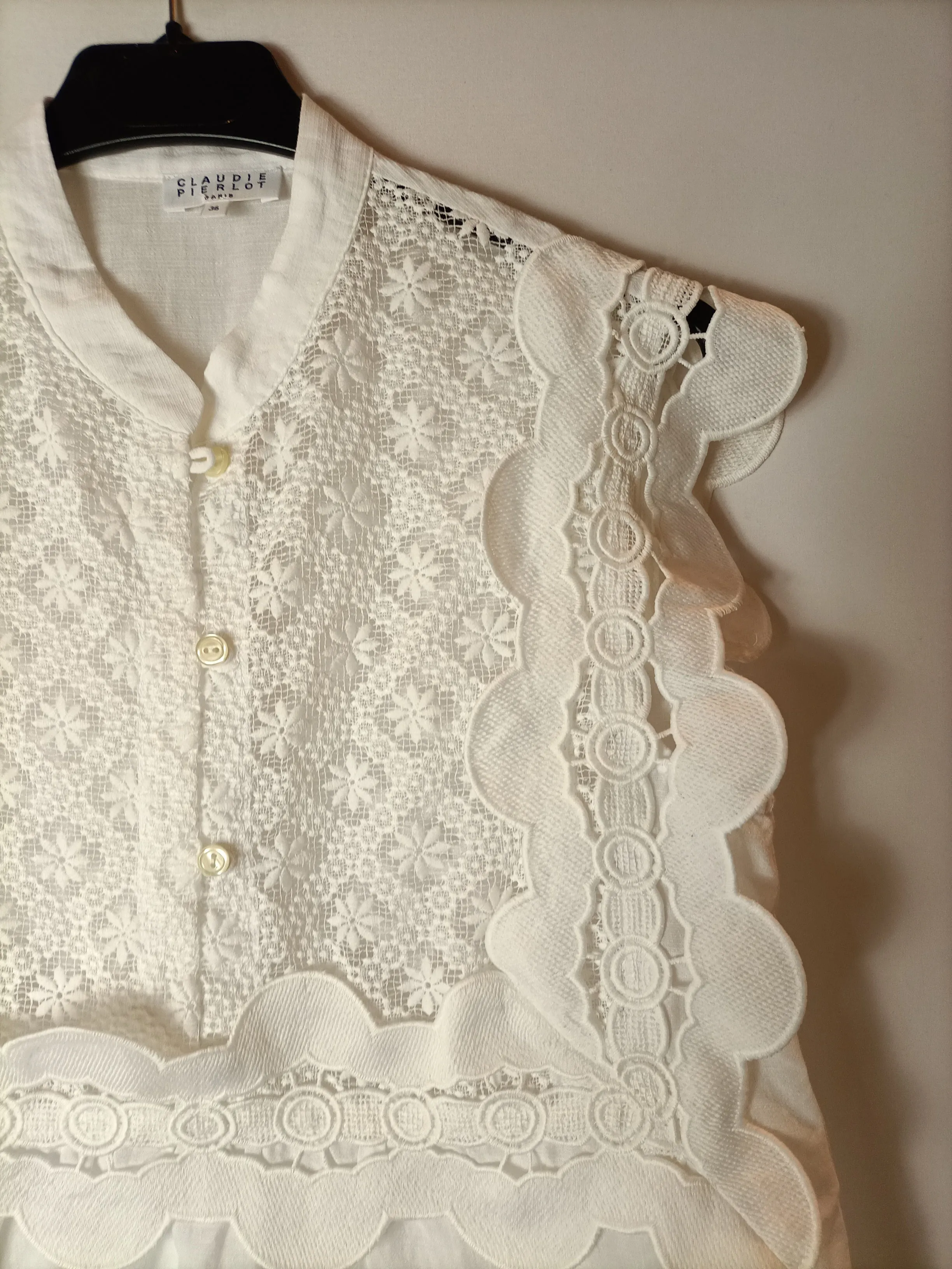 CLAUDIE PIERLOT. Top blanco encaje. T 36