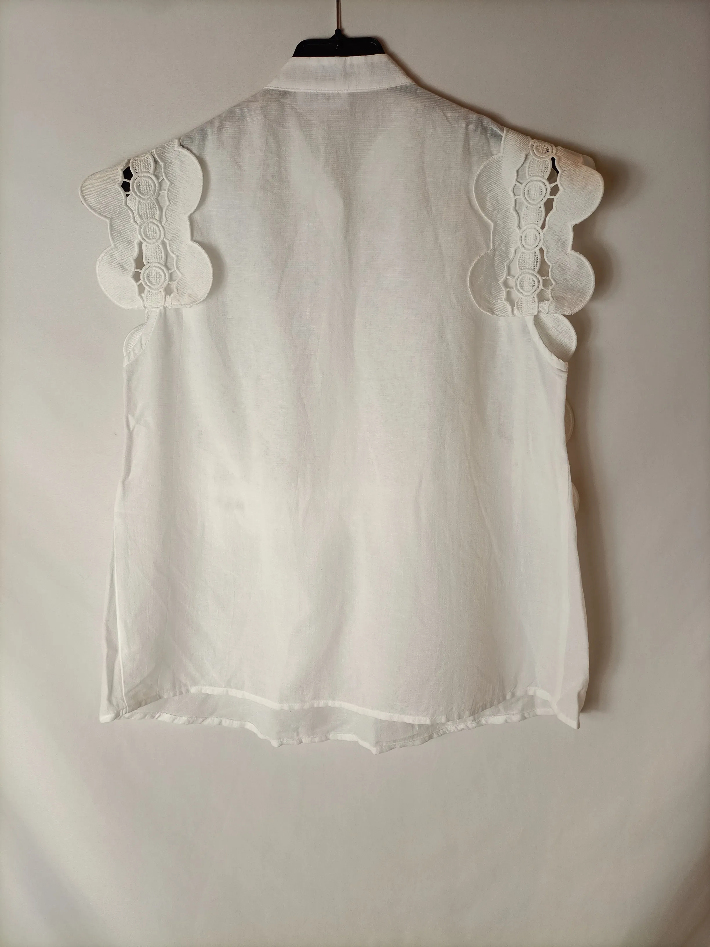 CLAUDIE PIERLOT. Top blanco encaje. T 36