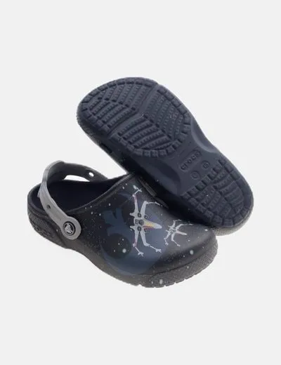 Crocs Zueco negro estampado