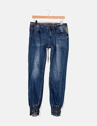 Desigual Jeans bordado con goma