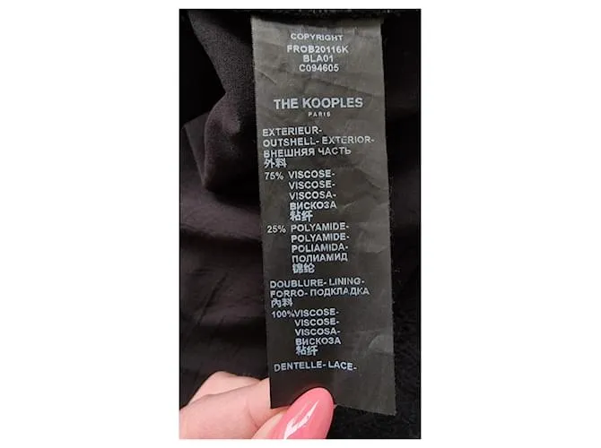 El vestido largo de encaje negro de The Kooples 