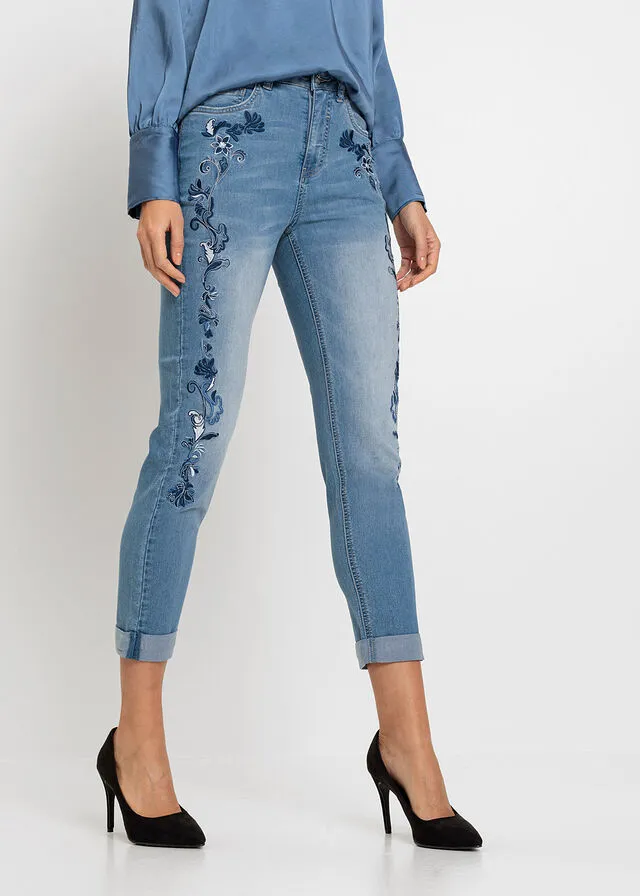 Jeans con bordado Denim claro