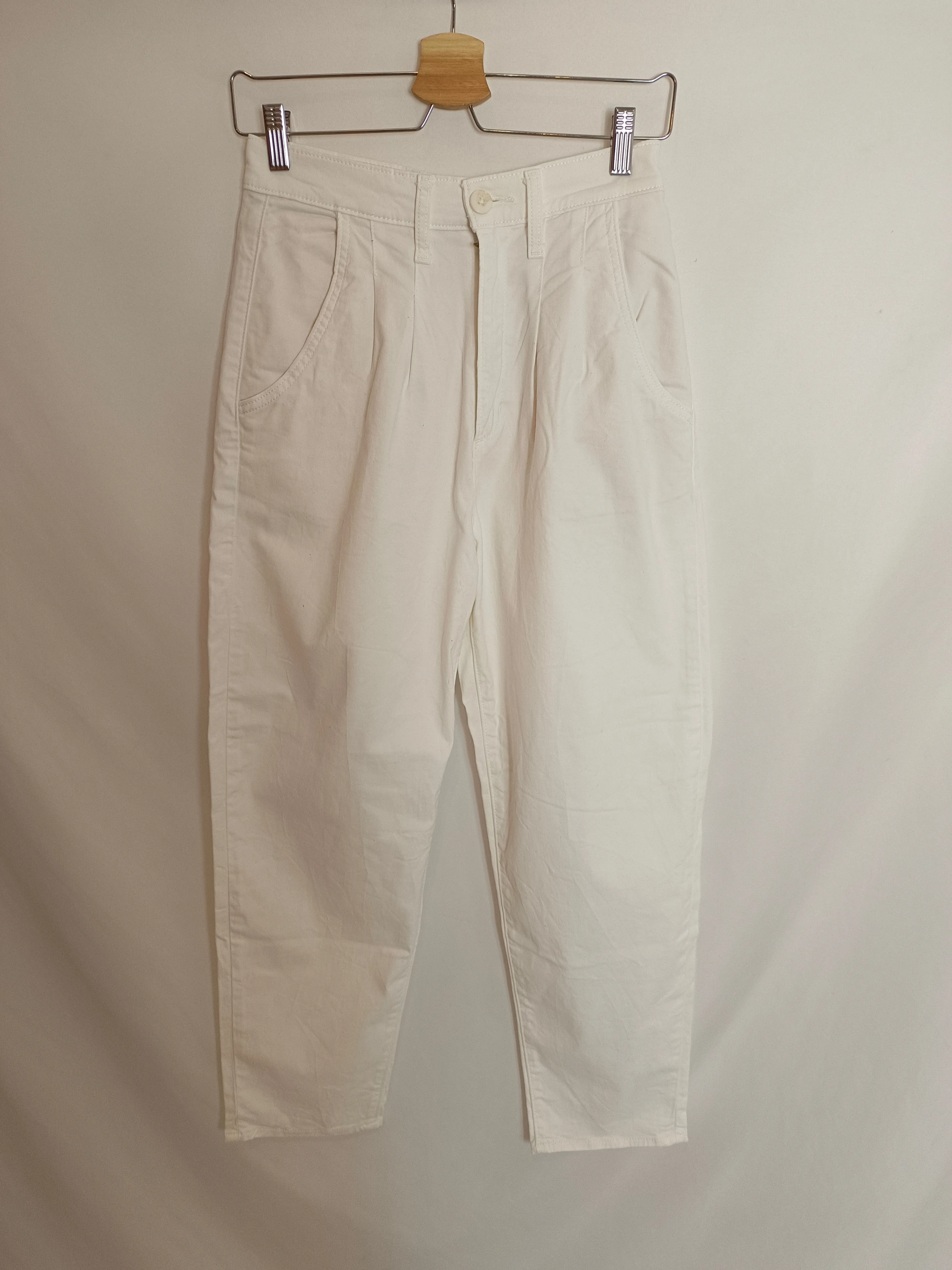 LEVI'S. Pantalón blanco pinzas T.26(34)