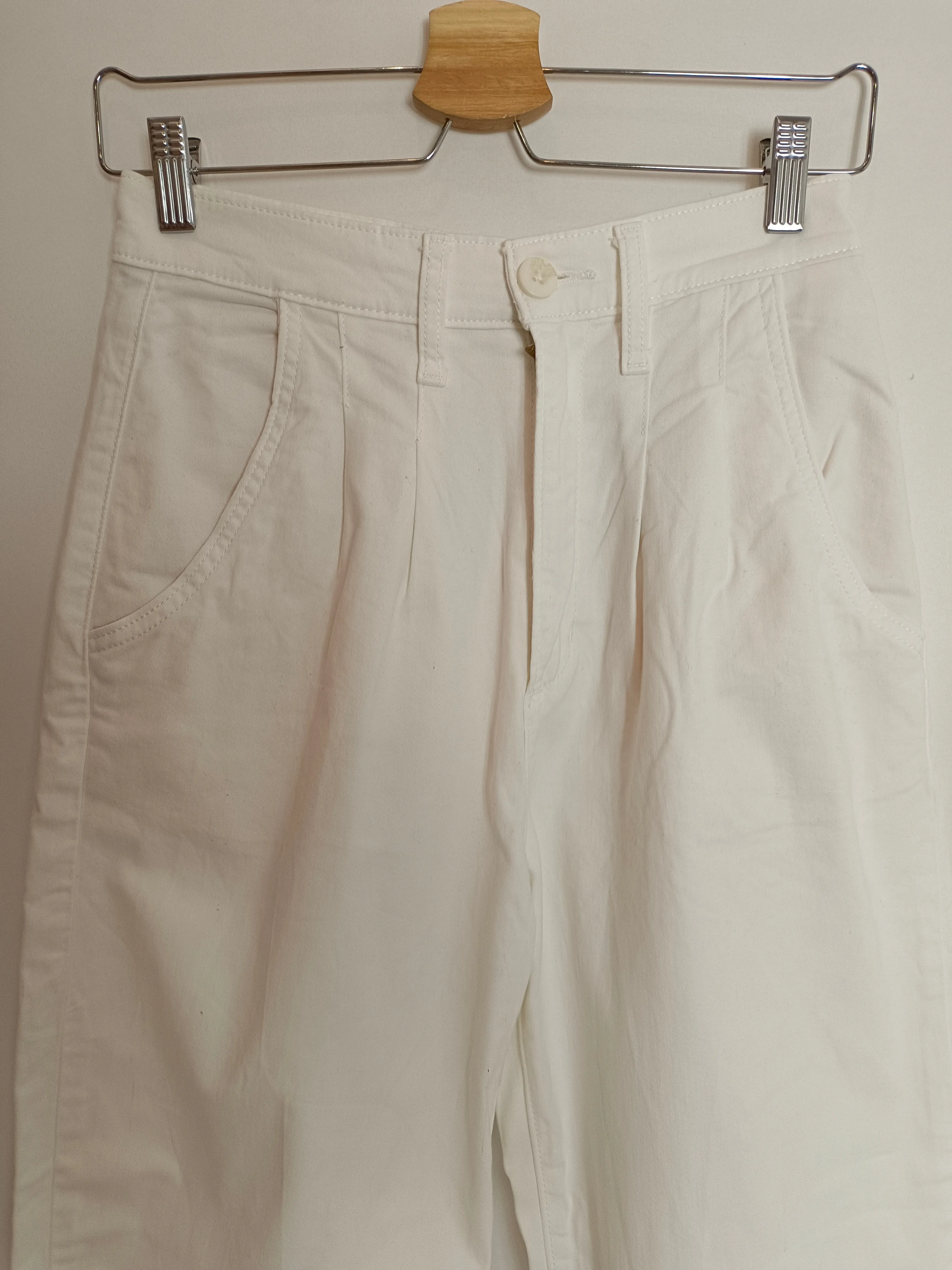 LEVI'S. Pantalón blanco pinzas T.26(34)