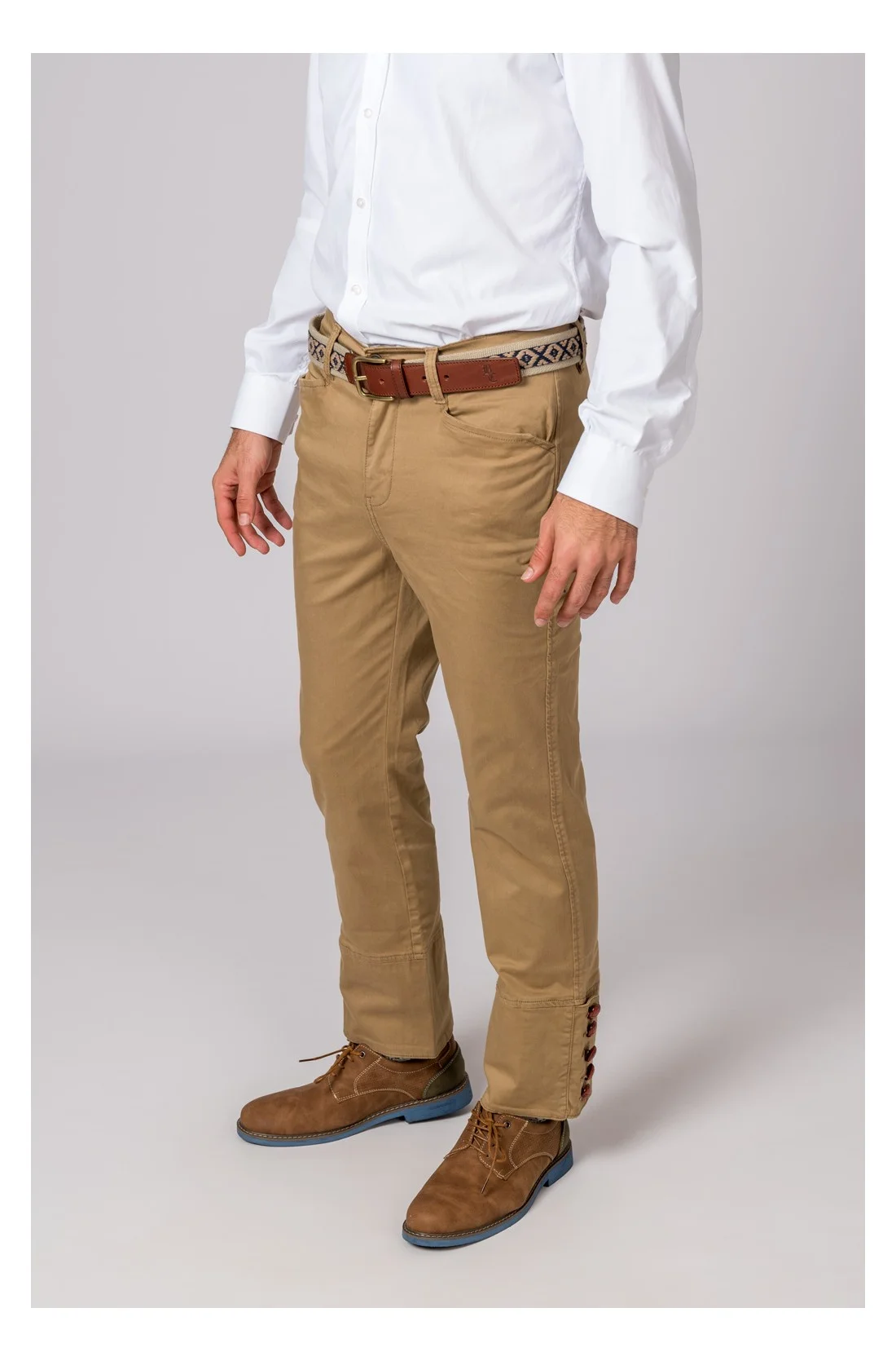 PANTALON MONTERO CON BOTONES CAMEL