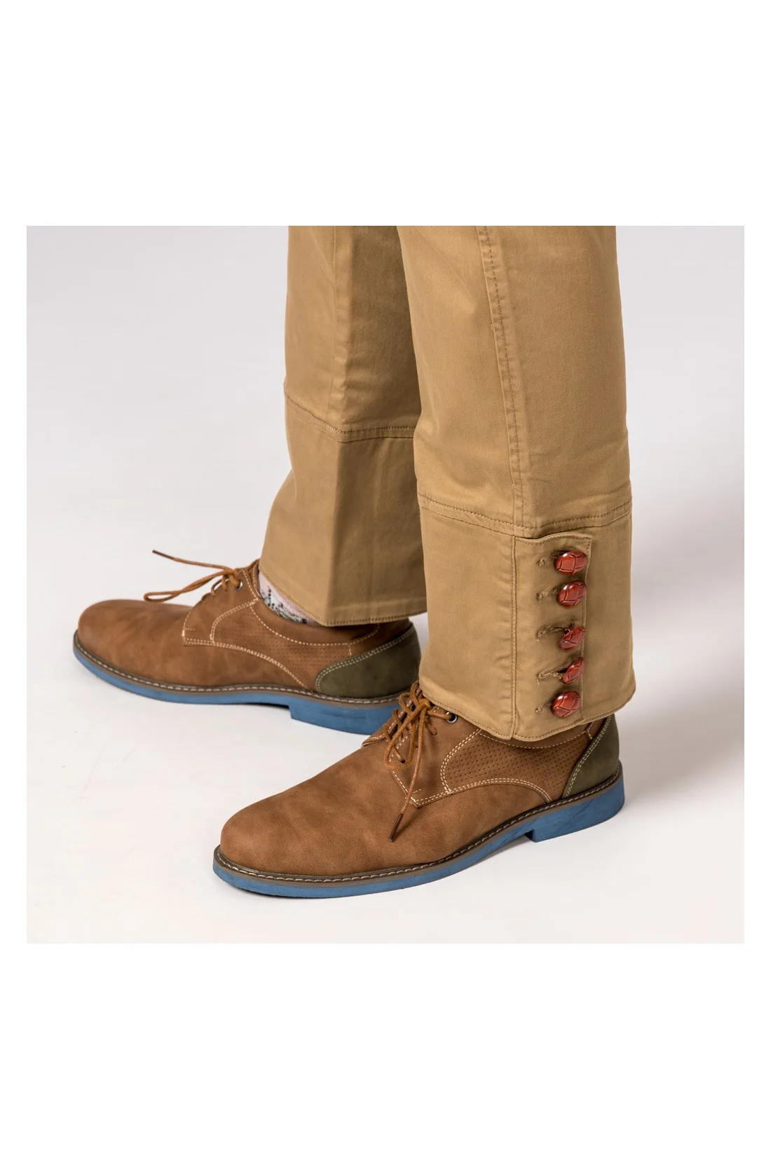 PANTALON MONTERO CON BOTONES CAMEL