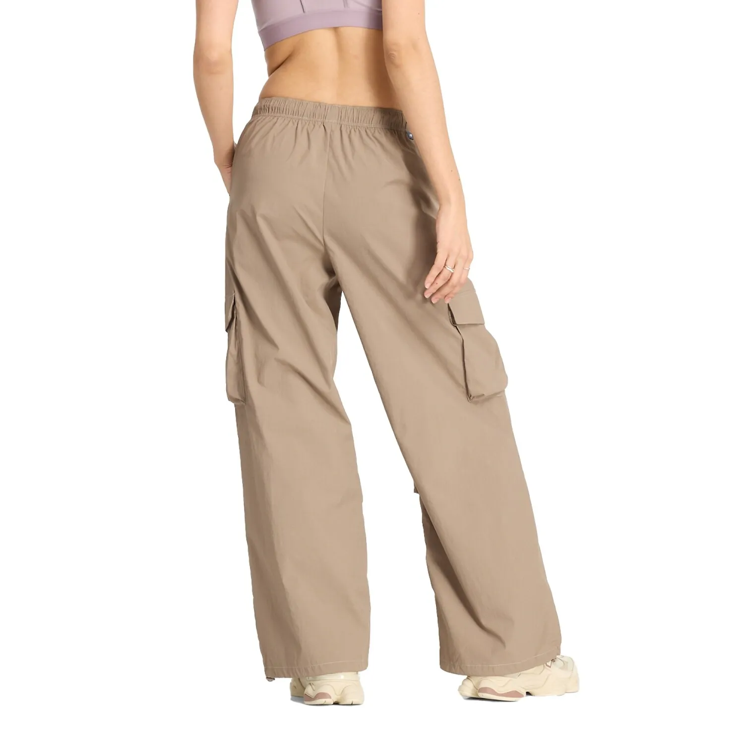 Pantalón New Balance de Dama - NYLON CARGO - WP43534LMR - LTMUSHRM