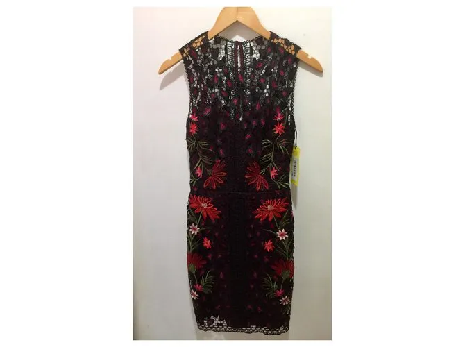 Vestido de encaje Karen Millen Negro Roja 