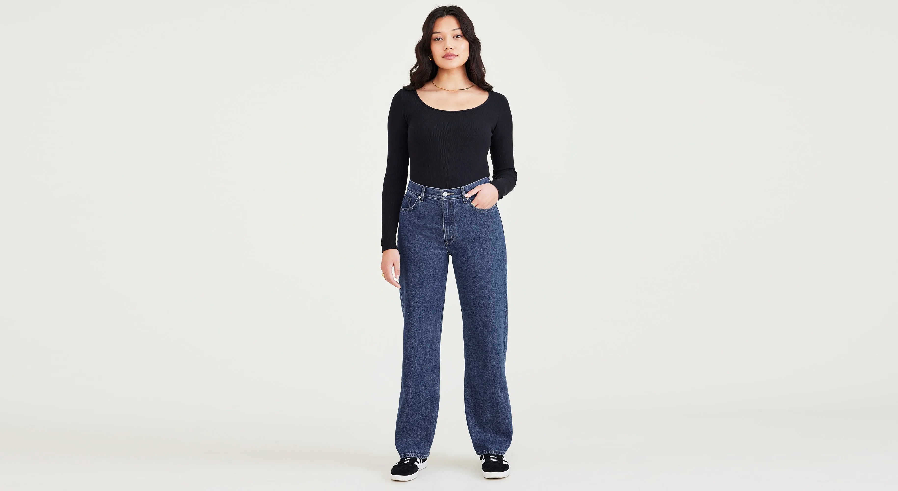 WOMEN'S RELAXED FIT MIDRISE JEANS