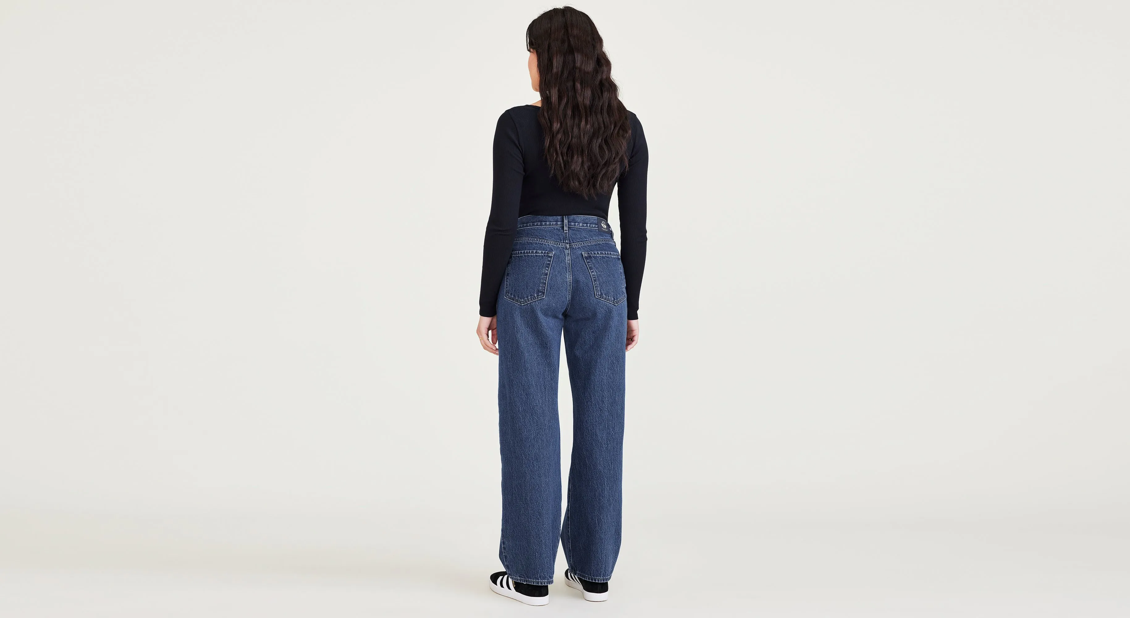 WOMEN'S RELAXED FIT MIDRISE JEANS