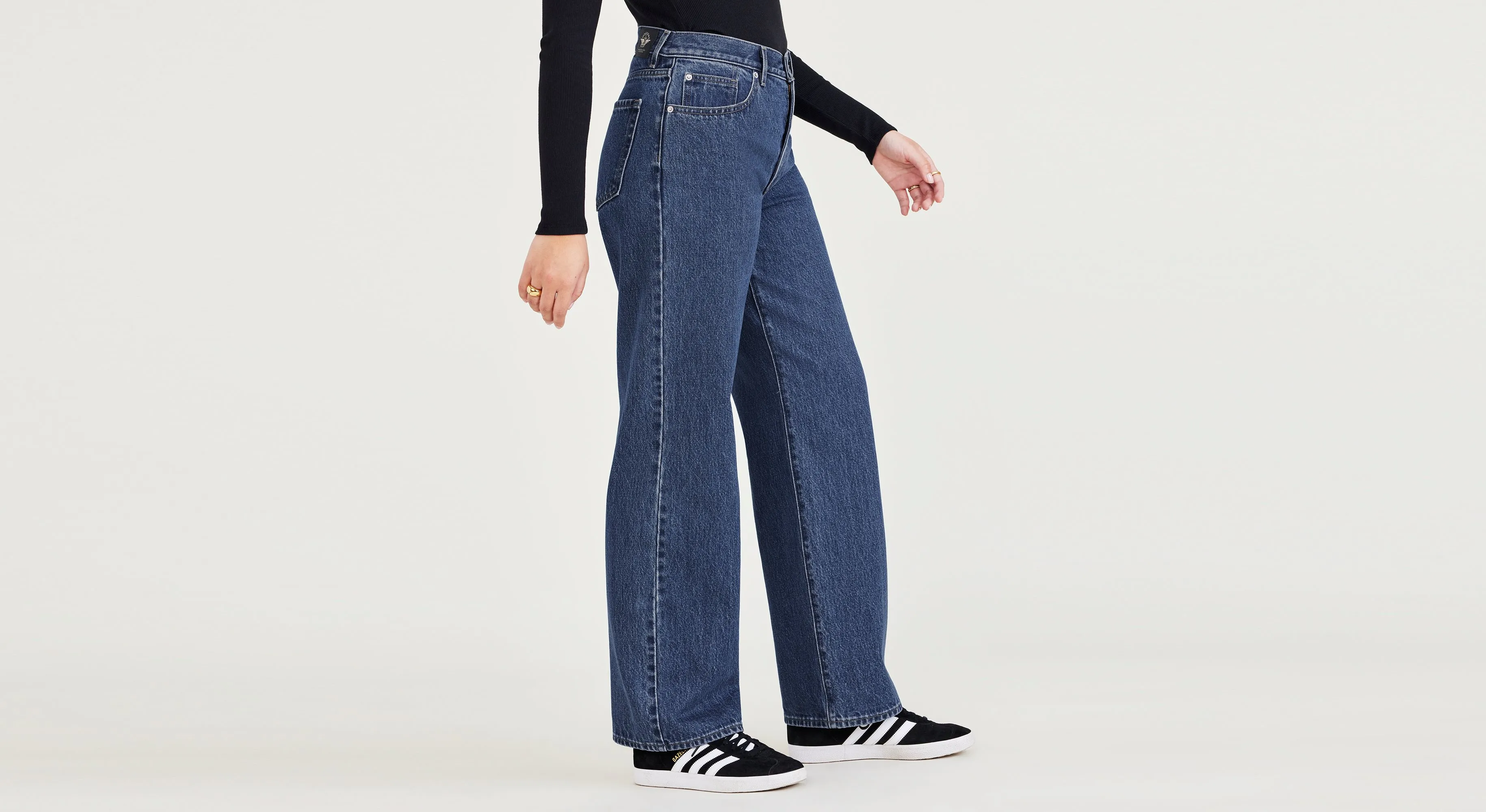 WOMEN'S RELAXED FIT MIDRISE JEANS