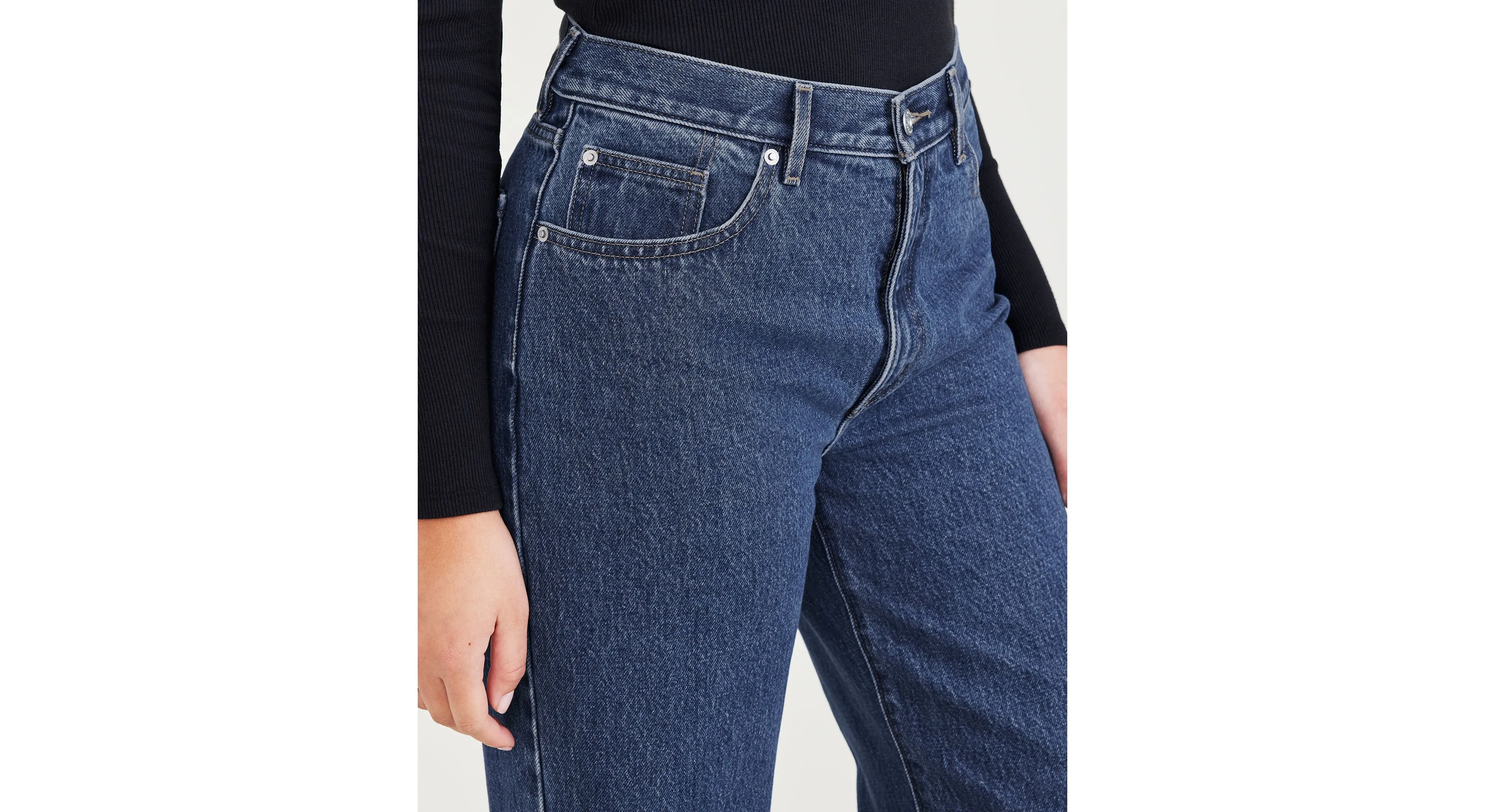 WOMEN'S RELAXED FIT MIDRISE JEANS