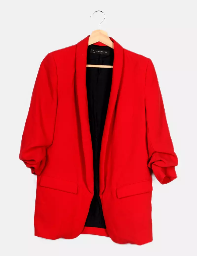 Zara Blazer con hombreras roja